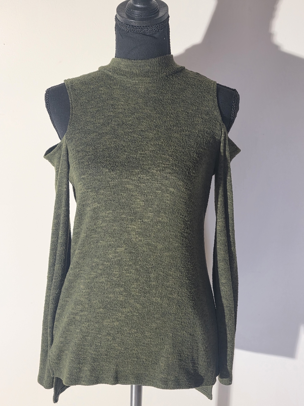 Pink Republic Olive Cold-Shoulder Knit Top - Women (Size S)